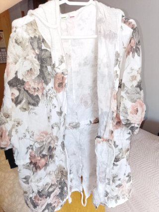 Ropa de mujer con estampado floral