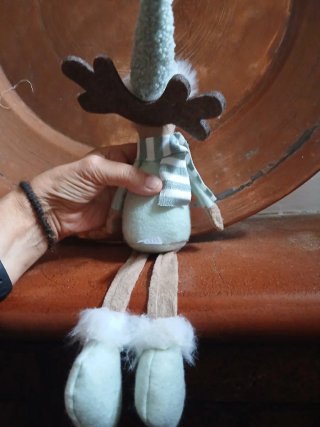 Pupazzo renna peluche con cappello e sciarpa