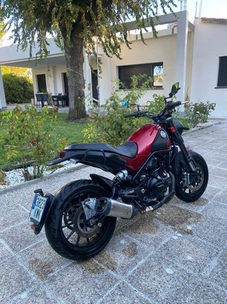 Benelli Leoncino 500 Naked Roja