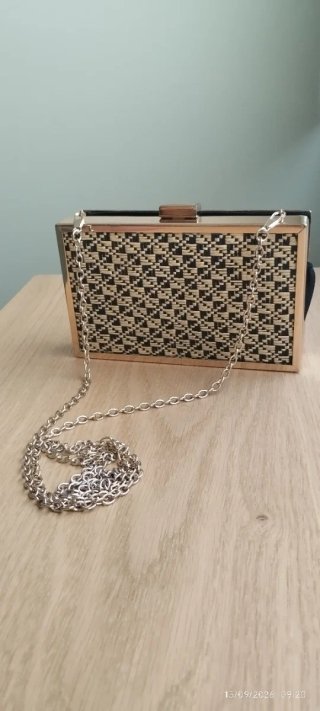 Bolso Clutch Dorado y Negro
