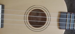 Ukelele marca Ma Kai con funda