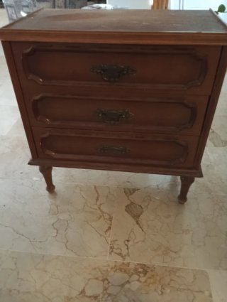 2 Mesitas de noche de madera