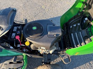Tractor cortacésped John Deere X146R