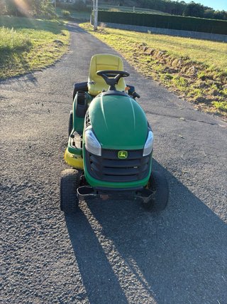 Tractor cortacésped John Deere X146R
