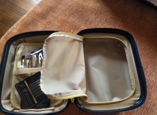 Maletín maquillaje alas doradas