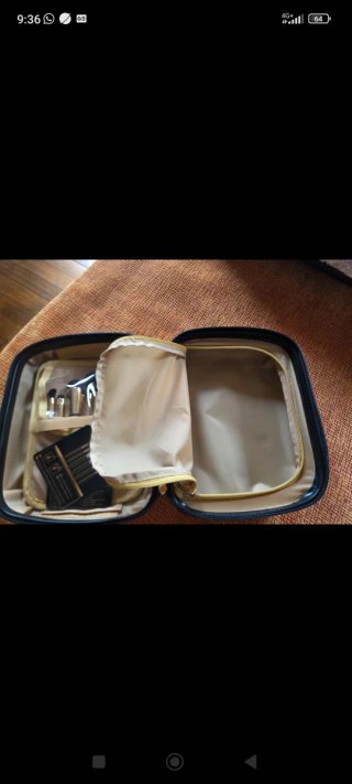 Maletín maquillaje alas doradas