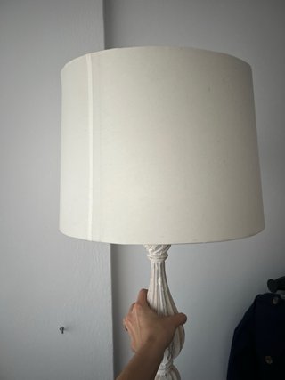 Lámpara de mesa beige y blanca zara home