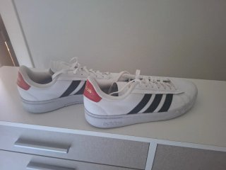 Zapatillas Adidas Blancas y Rojas