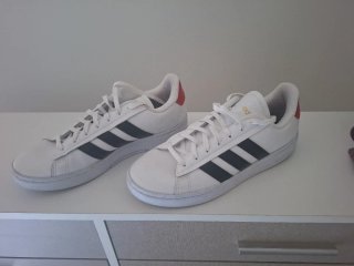 Zapatillas Adidas Blancas y Rojas