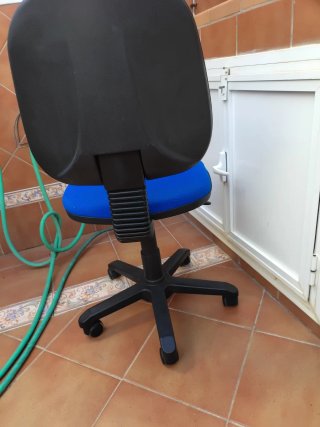 Silla de oficina/escritorio azul y negra