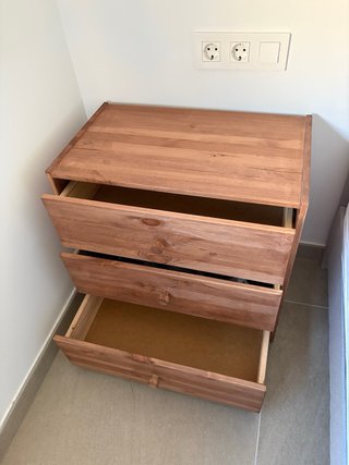 Cómoda de madera / mesa de noche