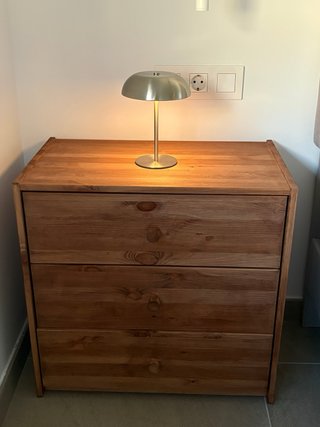 Cómoda de madera / mesa de noche