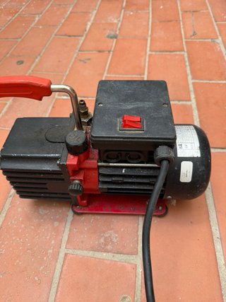 Motor de presión rojo y negro , bomba compresor
