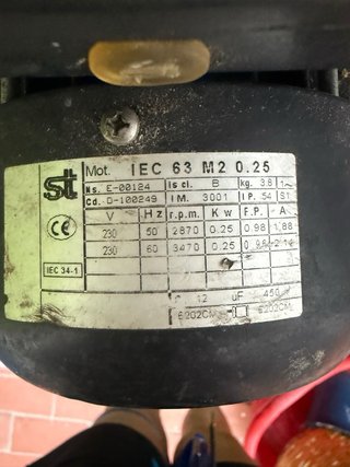 Motor de presión rojo y negro , bomba compresor