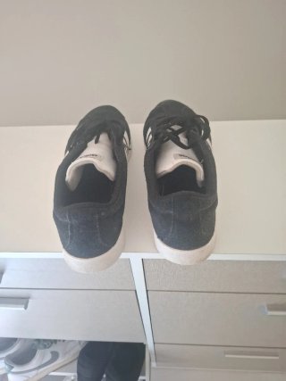 Zapatillas Adidas Negras y Blancas