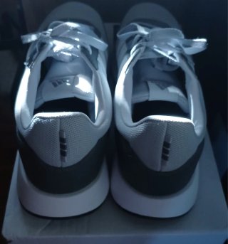 Zapatillas Adidas Gris y Blanco