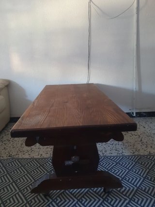 Mesa de madera rústica