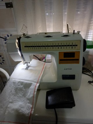 Máquina de coser Lervia