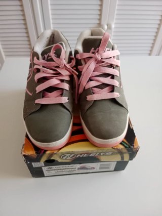 Zapatillas Heelys con ruedas grises y rosas