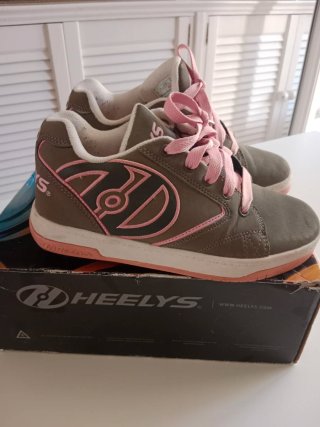 Zapatillas Heelys con ruedas grises y rosas