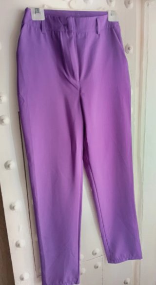 Pantalón morado de cintura alta
