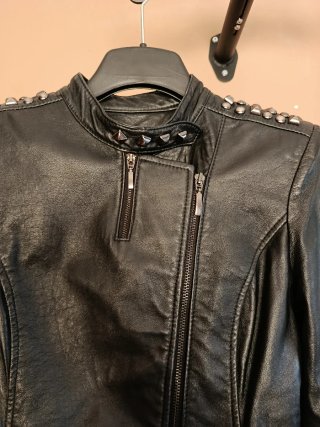 Chaqueta Piel Mujer Negra Tachuelas