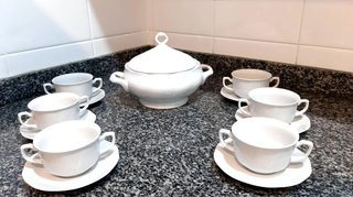 Sopera con 6 tazas de porcelana