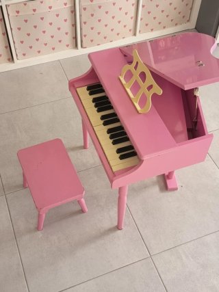 Piano de cola rosa para niños