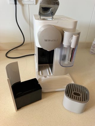 Cafetera Nespresso Lattissima One