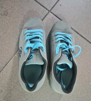 Zapatillas Heelys con ruedas grises y azules
