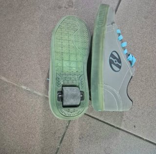 Zapatillas Heelys con ruedas grises y azules