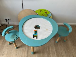 Mesa de juego Stokke mutable