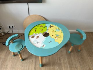Mesa de juego Stokke mutable