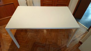 Mesa de comedor blanca de Ikea. Modelo Melltrop.