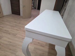 Tavolo alto bianco in legno