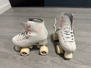Patines 4 ruedas blancos talla 32