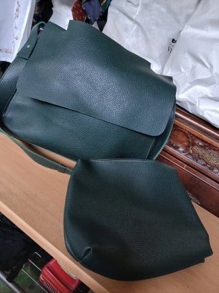 Borsa in ecopelle verde con poscette