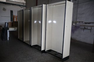 Armarios de almacenaje de archivos separados.
