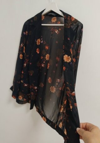 Blusa de Zara con estampado oriental