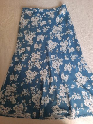 Falda larga estampada floral azul
