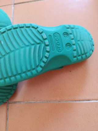 Crocs J3 (equivale a 34/35)