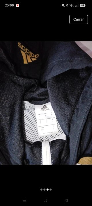Due felpe Adidas nere e dorate