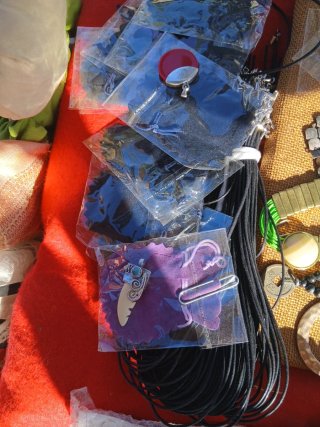 Lote de relojes y bisutería