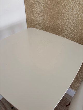Mesa alta cocina con 2 taburetes