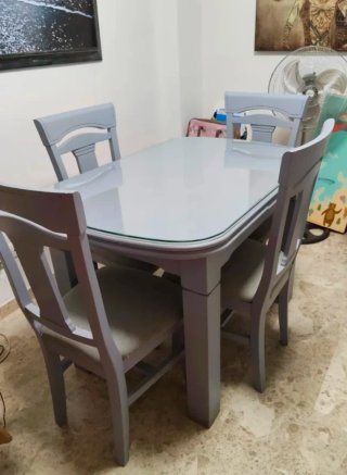 Mesa Comedor y 4 Sillas