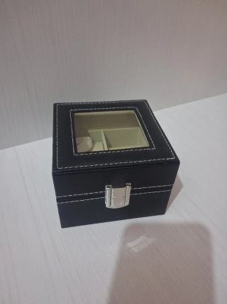Scatola porta orologi nera e beige in simil pelle