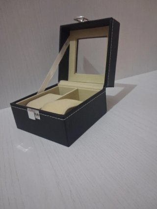 Scatola porta orologi nera e beige in simil pelle