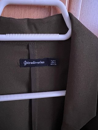 Chaqueta Stradivarius verde militar