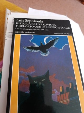 Historia de una gaviota y del gato que le ensen...