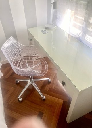 Silla de oficina transparente con ruedas